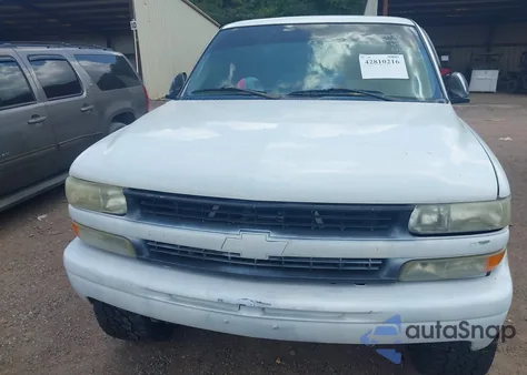 2002 Chevrolet Silverado 1500 Ls z USA, uszkodzony, nr VIN 1GCEK19T72E209938